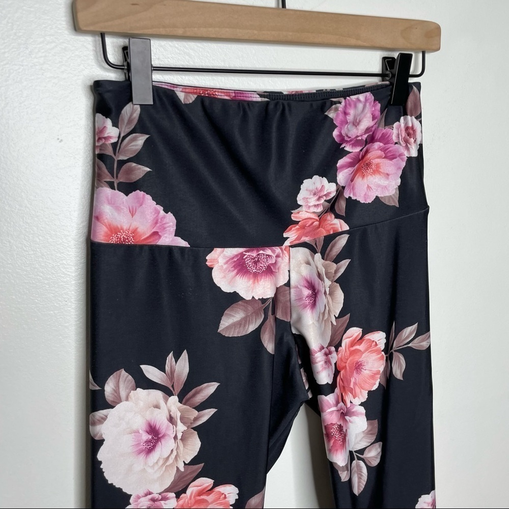 Onzie Hot Yoga High Rise Black Pink Floral Pure Barre Full Length Legging M/L - Picture 2 of 8